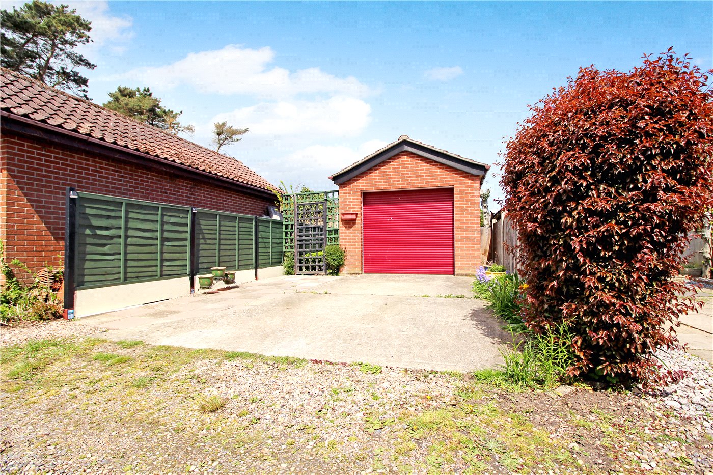 Drive/Garage
